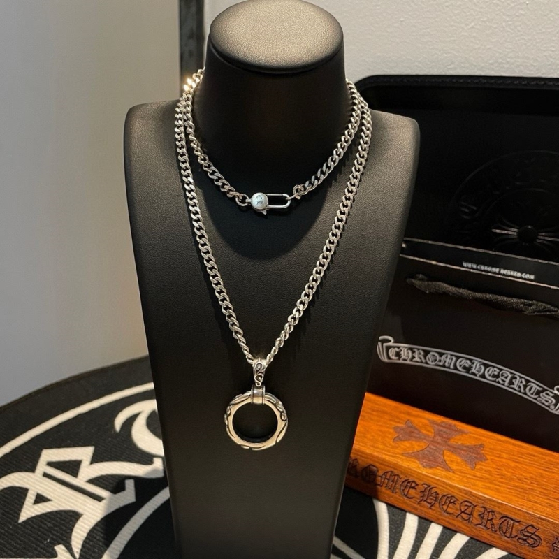 Ch*0me He**ts necklaces